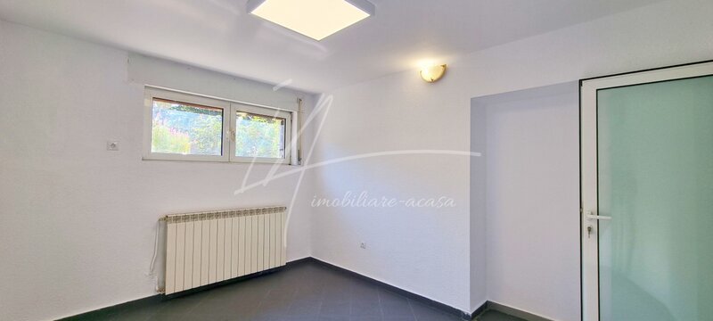 Cotroceni Apartament decomandat in Cotroceni, demisol cu 4 camere in suprafata de 82,73mp!