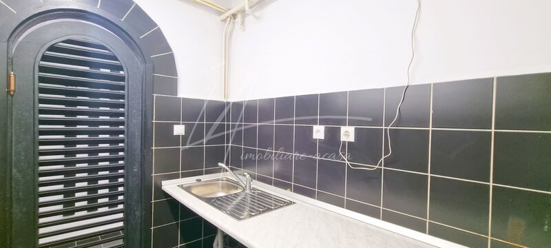 Cotroceni Apartament decomandat in Cotroceni, demisol cu 4 camere in suprafata de 82,73mp!