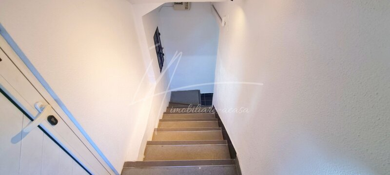 Cotroceni Apartament decomandat in Cotroceni, demisol cu 4 camere in suprafata de 82,73mp!